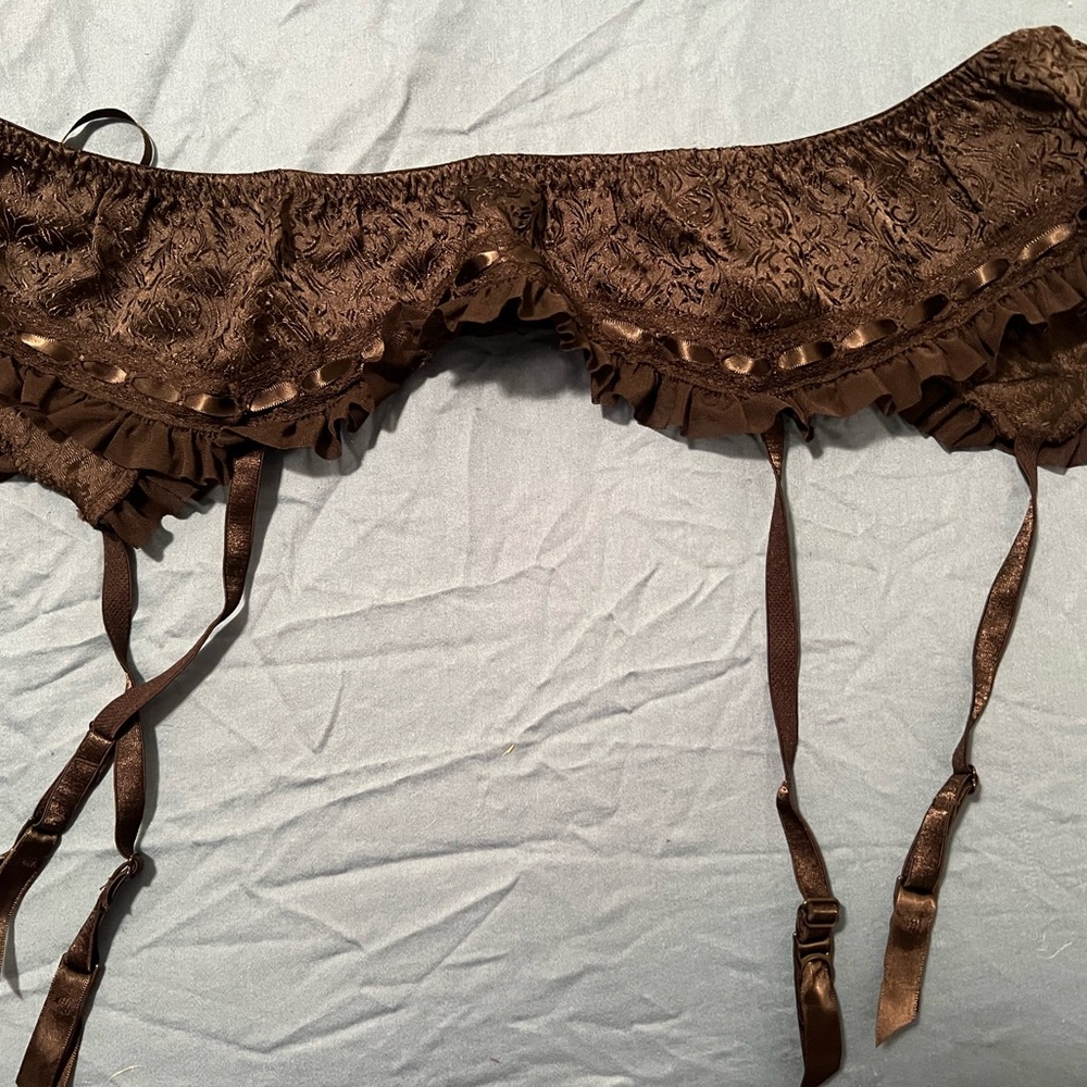Black plus size garter belt. Never worn.